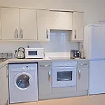 Lisburne Palms Lovely, Spacious 2-Bed Flat Near Torquay Harbour