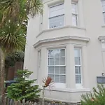 Lisburne Palms Lovely, Spacious 2-Bed Flat Near Torquay Harbour