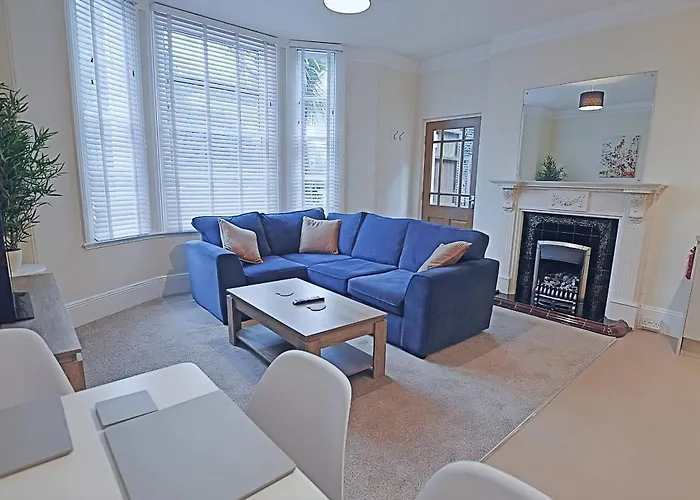 Lisburne Palms Lovely, Spacious 2-Bed Flat Near Torquay Harbour