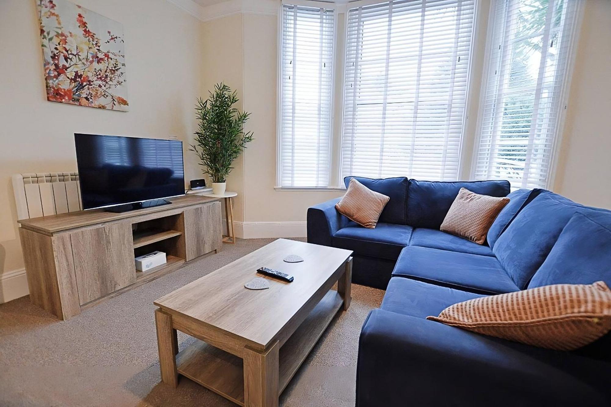 Apartment Lisburne Palms Lovely, Spacious 2-bed Flat Near Harbour