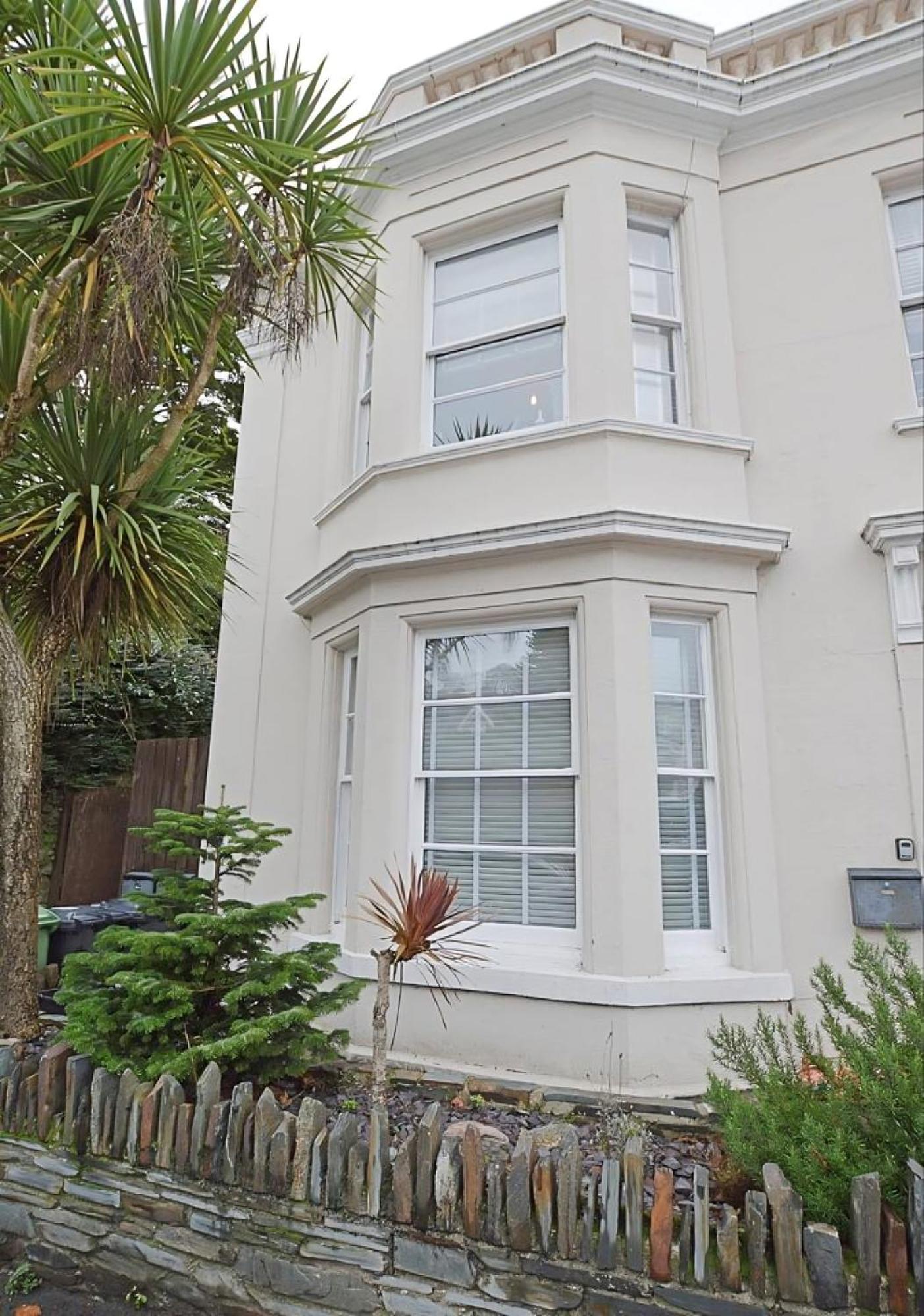 Lisburne Palms Lovely, Spacious 2-bed Flat Near Harbour